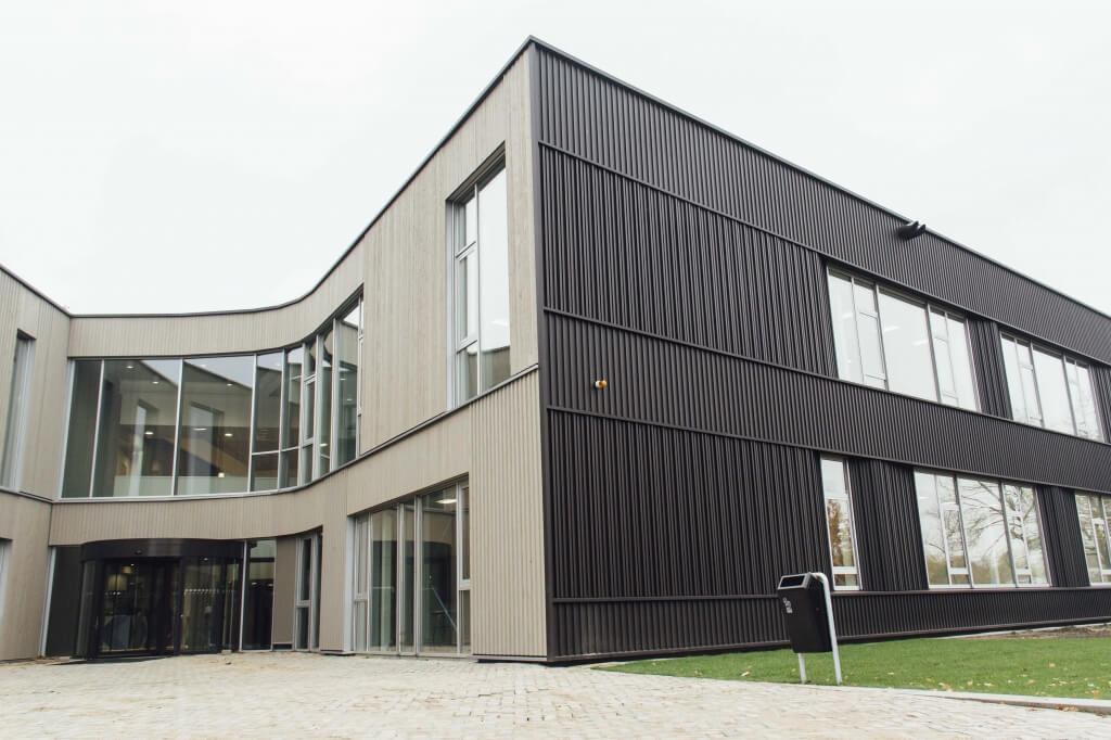ROC de Friese poort rechter vooraanzicht