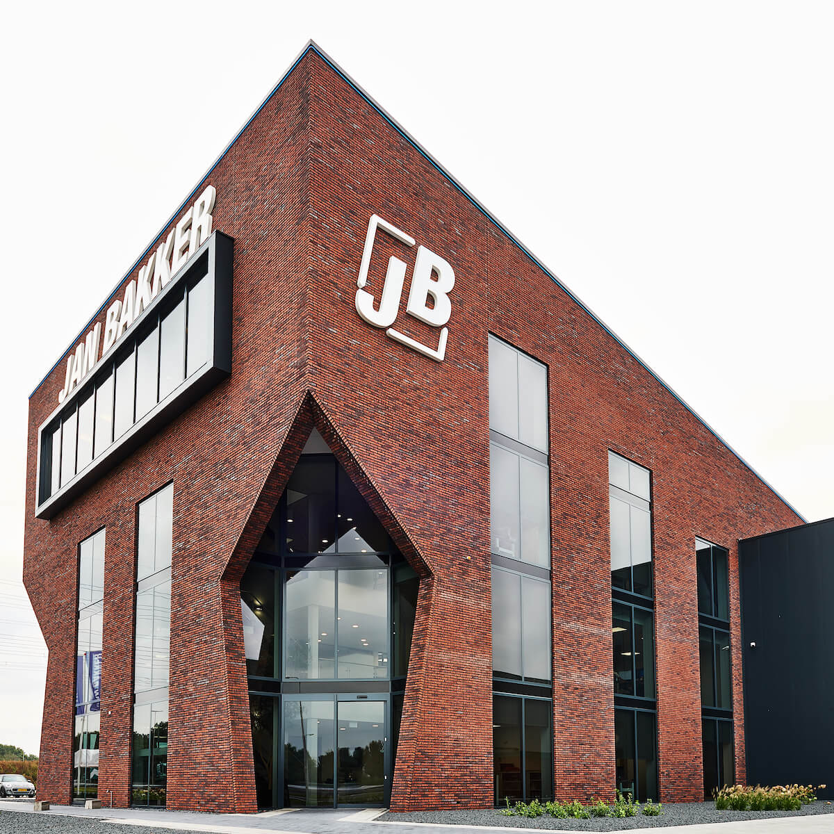 Jan Bakker Hattemerbroek linker en rechter zijaanzicht