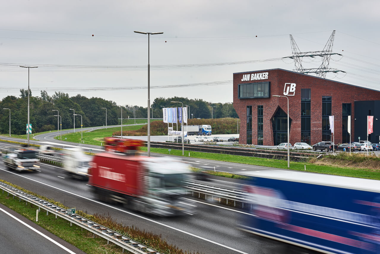 Jan bakker Hattemerbroek vooraanzicht plus snelweg