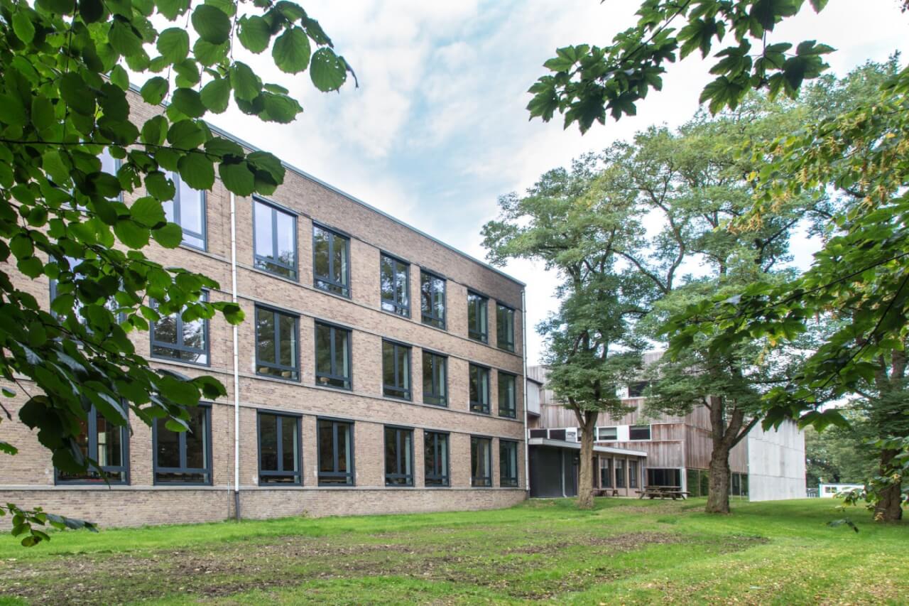 Maartenscollege Haren linker achteraanzicht