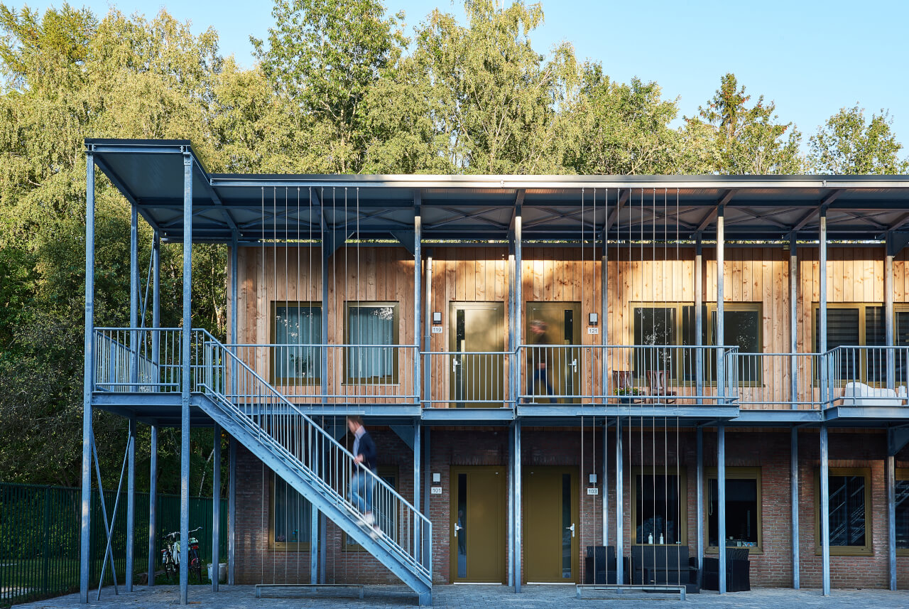 Laan van de Bork Emmen vooraanzicht gebouw