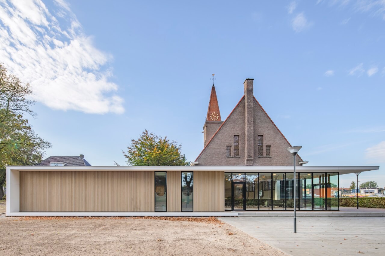 Kerk Schoonebeek linkerzijaanzicht