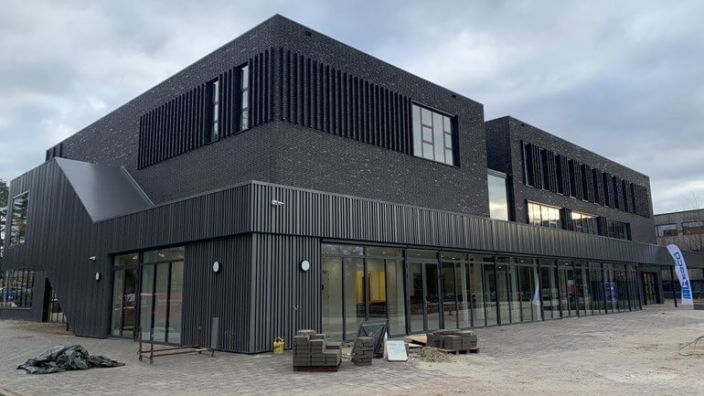 Vooraanzicht Esdal college Emmen
