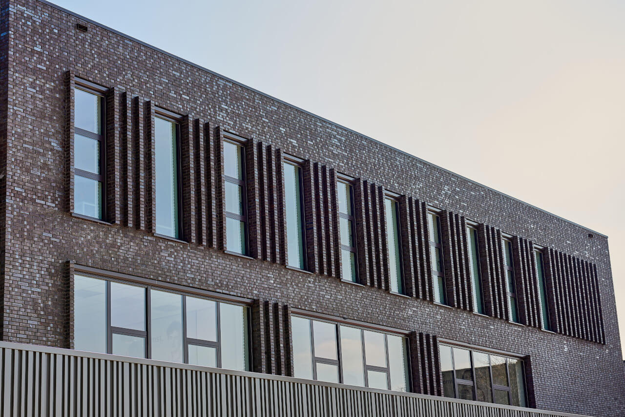 Kozijnen Esdal college Emmen linkerzijaanzicht
