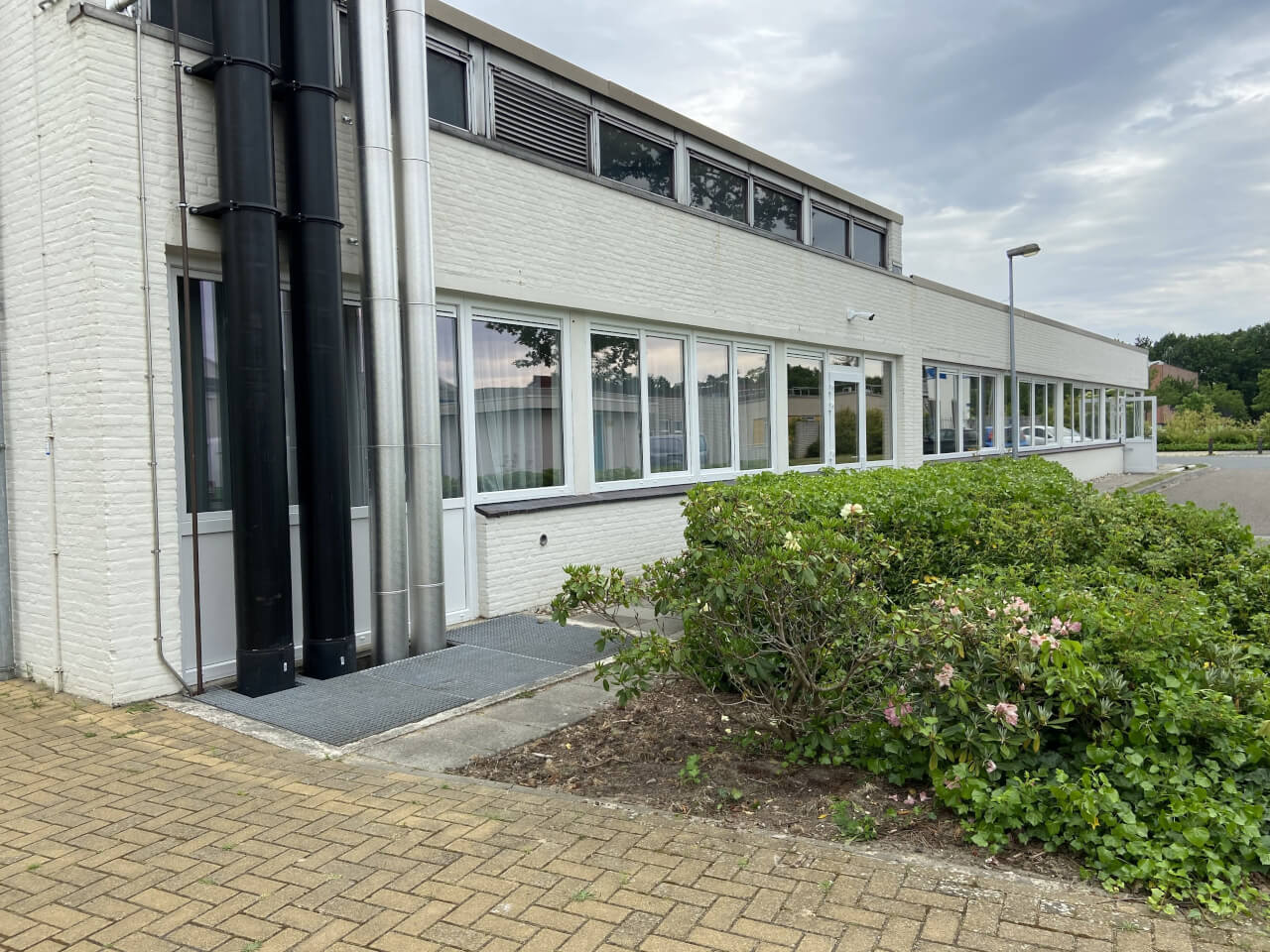 gemonteerde, afgewerkte en geisoleerde gevel